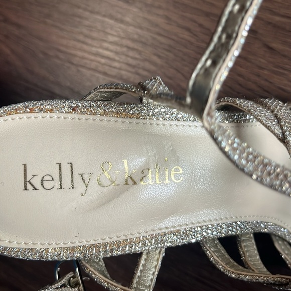 Womens Kelly And Kate Gold Sparkle Heels 7.5 Shoes Formal Wedding Prom - Picture 4 of 6